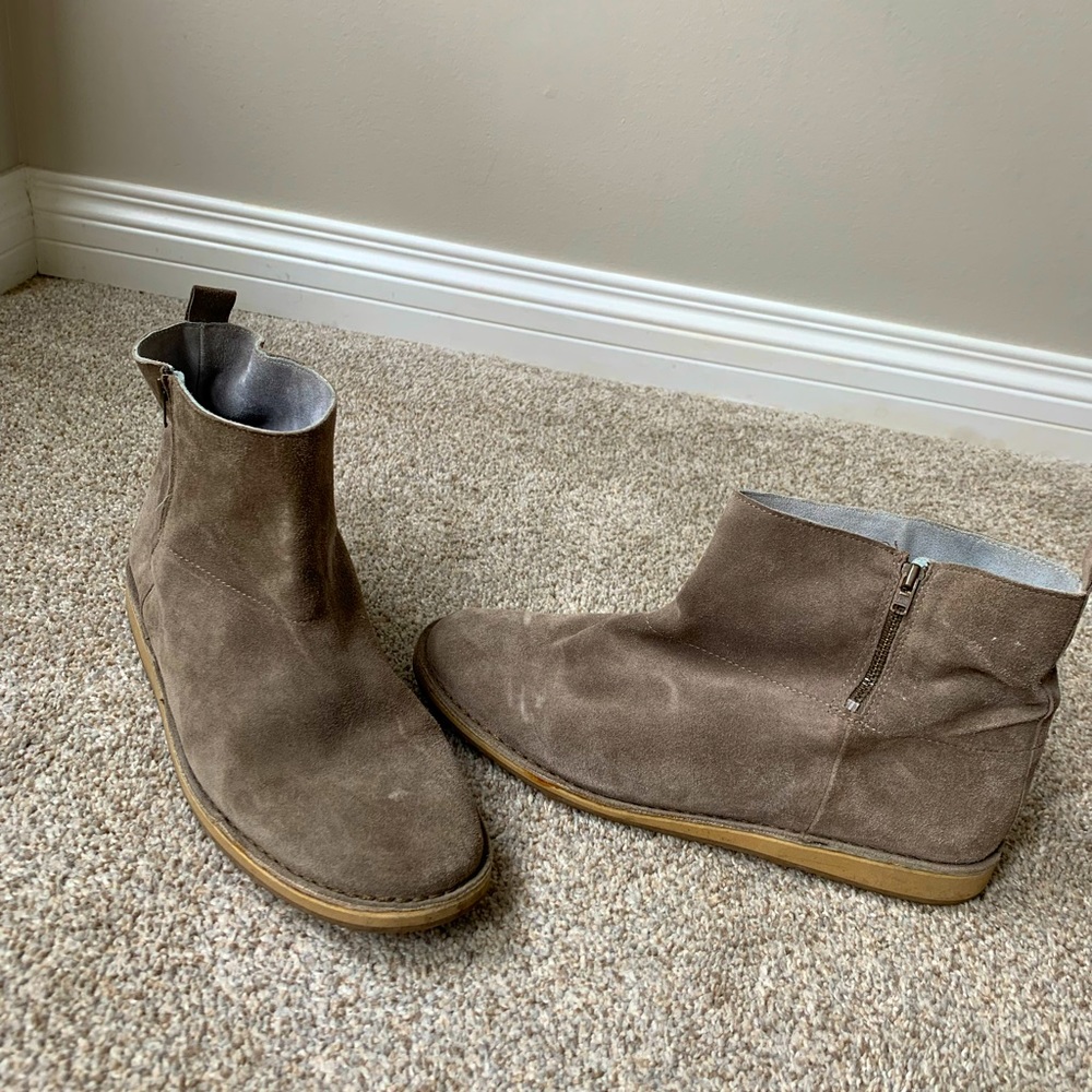 Humanoid suede boots